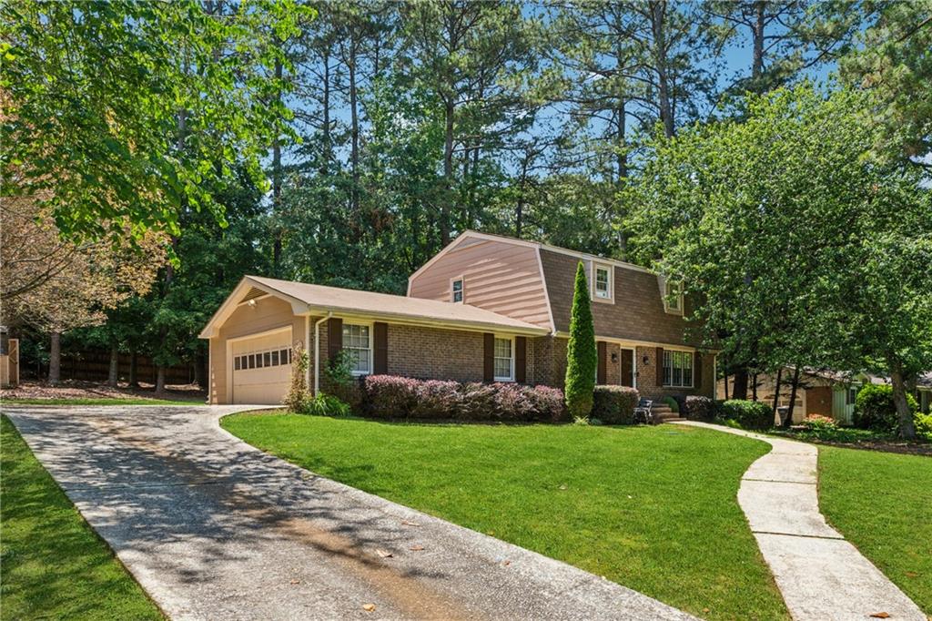 461 Village Green Court, Lilburn, Georgia image 2
