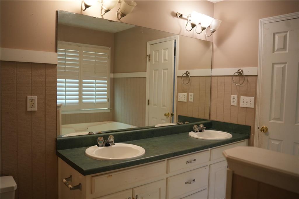 6086 Woodstock Road, Acworth, Georgia image 36