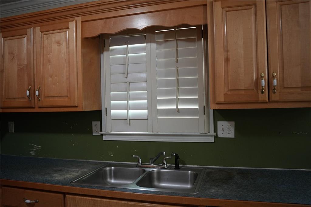 6086 Woodstock Road, Acworth, Georgia image 13