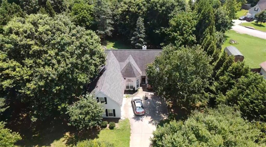 MOTIVATED SELLER — Bring ALL offers!
Spacious 4-bedroom, 2-bath, cul-de-sac home on over half an acre with NO HOA — ready for your updates and vision.
Featuring vaulted ceilings, abundant natural light, a cozy wood-burning fireplace, bay-windowed dining room, upstairs bonus room with a huge walk-in closet, and an oversized owner’s suite with bay windows, trey ceiling, soaking tub, and double vanities — this home is packed with potential.
Upstairs includes a flexible 4th bedroom, perfect for an office, gym, or guest suite. Recent updates include a newer architectural roof and professionally cleaned air ducts.
The backyard is a private, level canvas — ideal for creating your dream outdoor space. Home needs cosmetic TLC, but it’s not a full fixer-upper — just waiting for your personal touch.
Great opportunity for first-time buyers or investors looking for value and upside in a prime location near University Parkway, shopping, dining, and schools.
Pre-listing inspection available! Seller is motivated!
