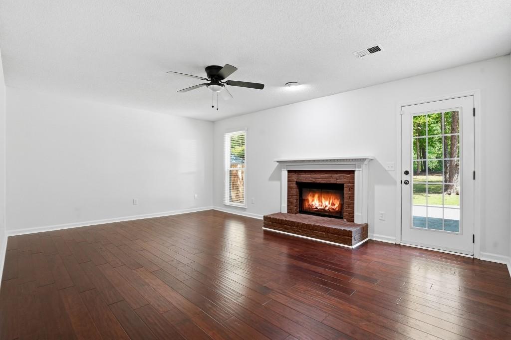 1196 Crestbrook Lane SW