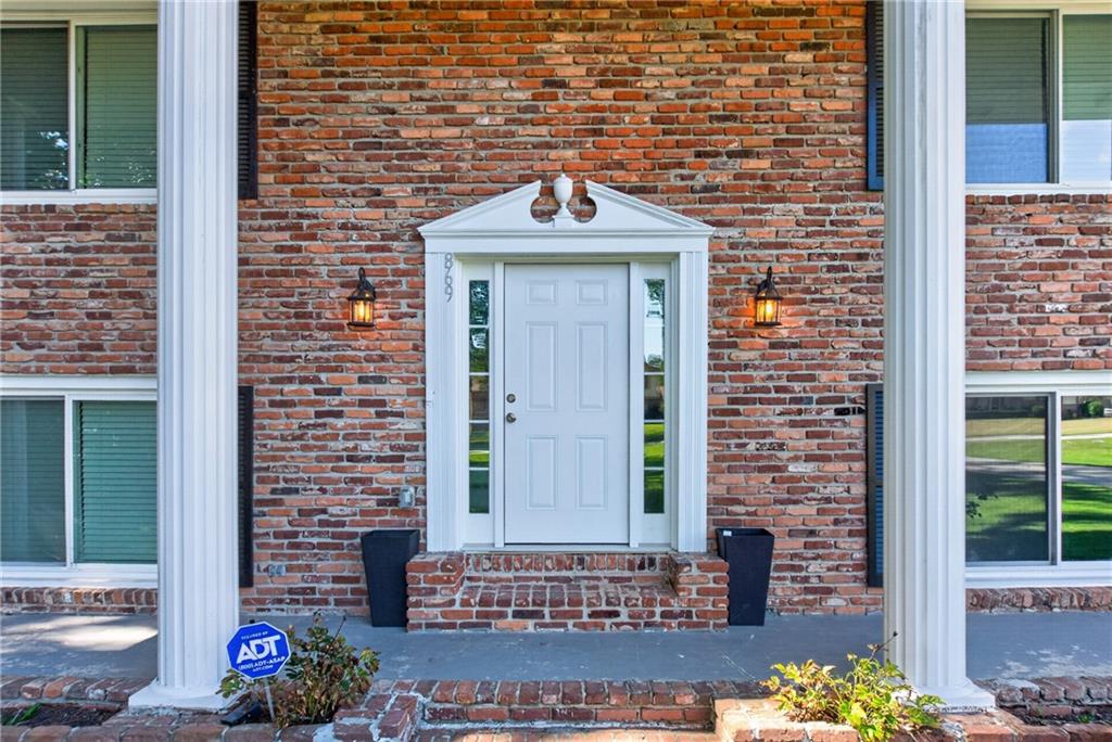869 April Drive SW