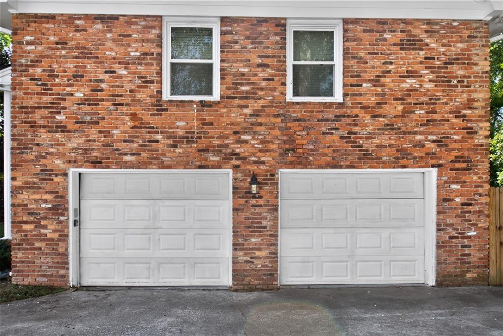 869 April Drive SW