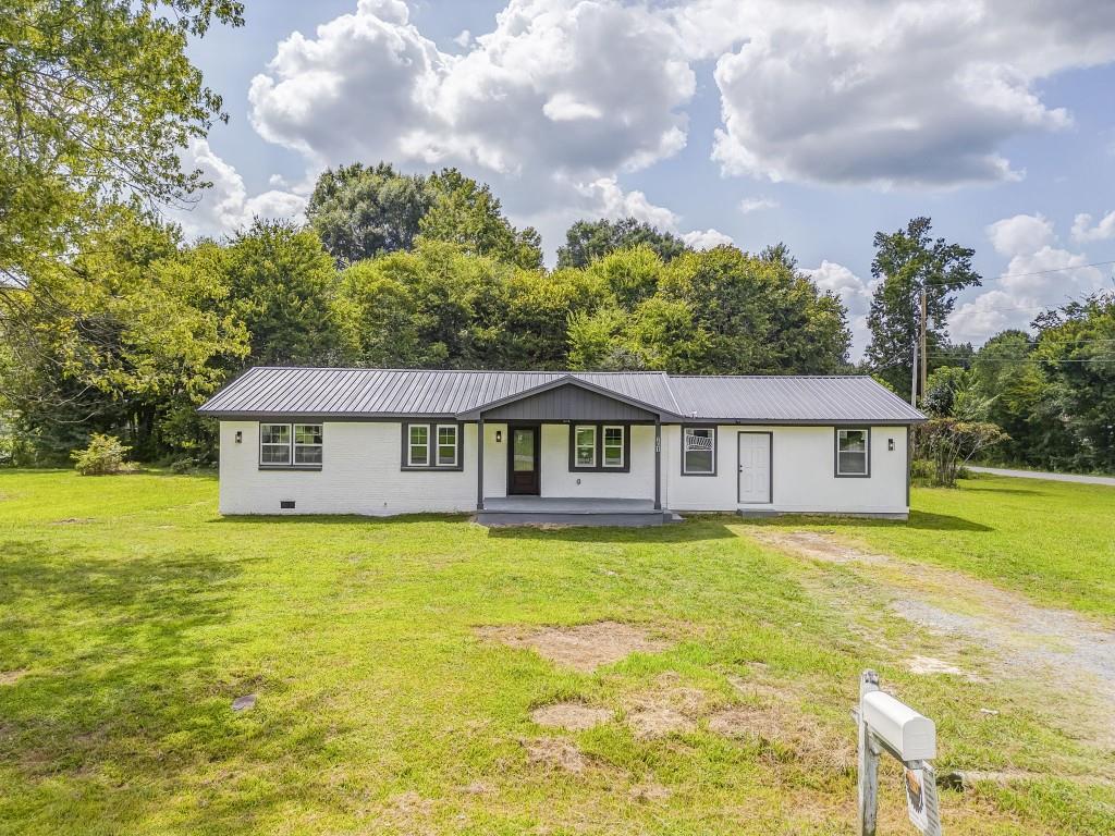 201 Charmin Circle SE