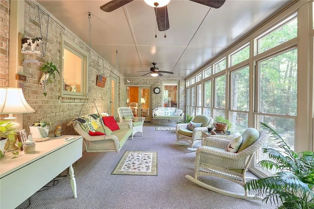 Lilburn, Georgia 30047, United States, 4 Bedrooms Bedrooms, ,5 BathroomsBathrooms,Residential,Pending,150709