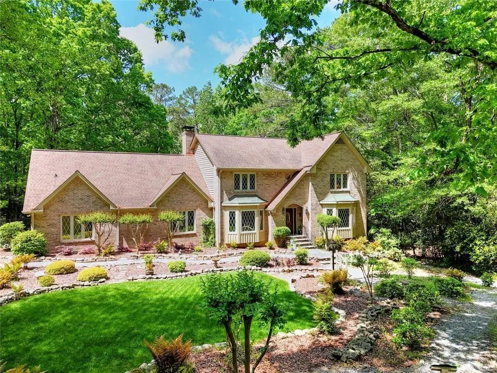 Lilburn, Georgia 30047, United States, 4 Bedrooms Bedrooms, ,5 BathroomsBathrooms,Residential,Pending,150709