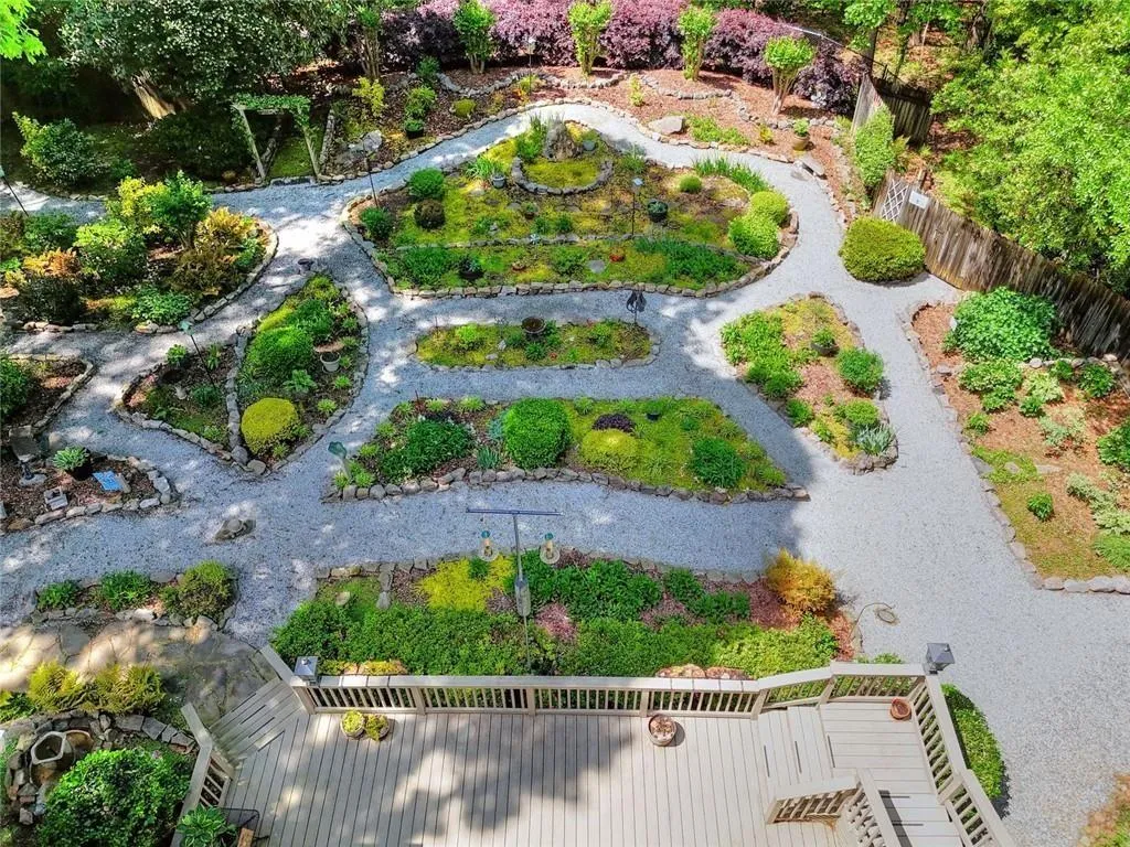 Lilburn, Georgia 30047, United States, 4 Bedrooms Bedrooms, ,5 BathroomsBathrooms,Residential,Pending,150709