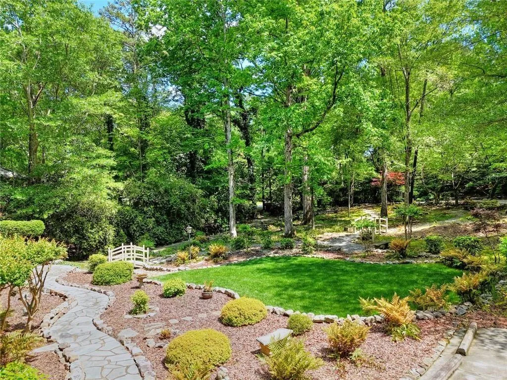 Lilburn, Georgia 30047, United States, 4 Bedrooms Bedrooms, ,5 BathroomsBathrooms,Residential,Pending,150709