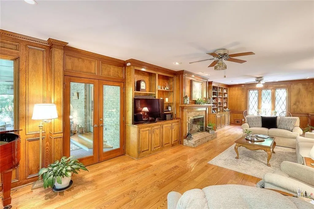 Lilburn, Georgia 30047, United States, 4 Bedrooms Bedrooms, ,5 BathroomsBathrooms,Residential,Pending,150709