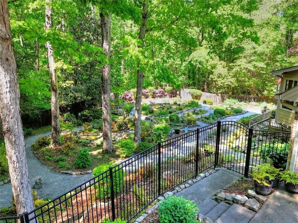 Lilburn, Georgia 30047, United States, 4 Bedrooms Bedrooms, ,5 BathroomsBathrooms,Residential,Pending,150709