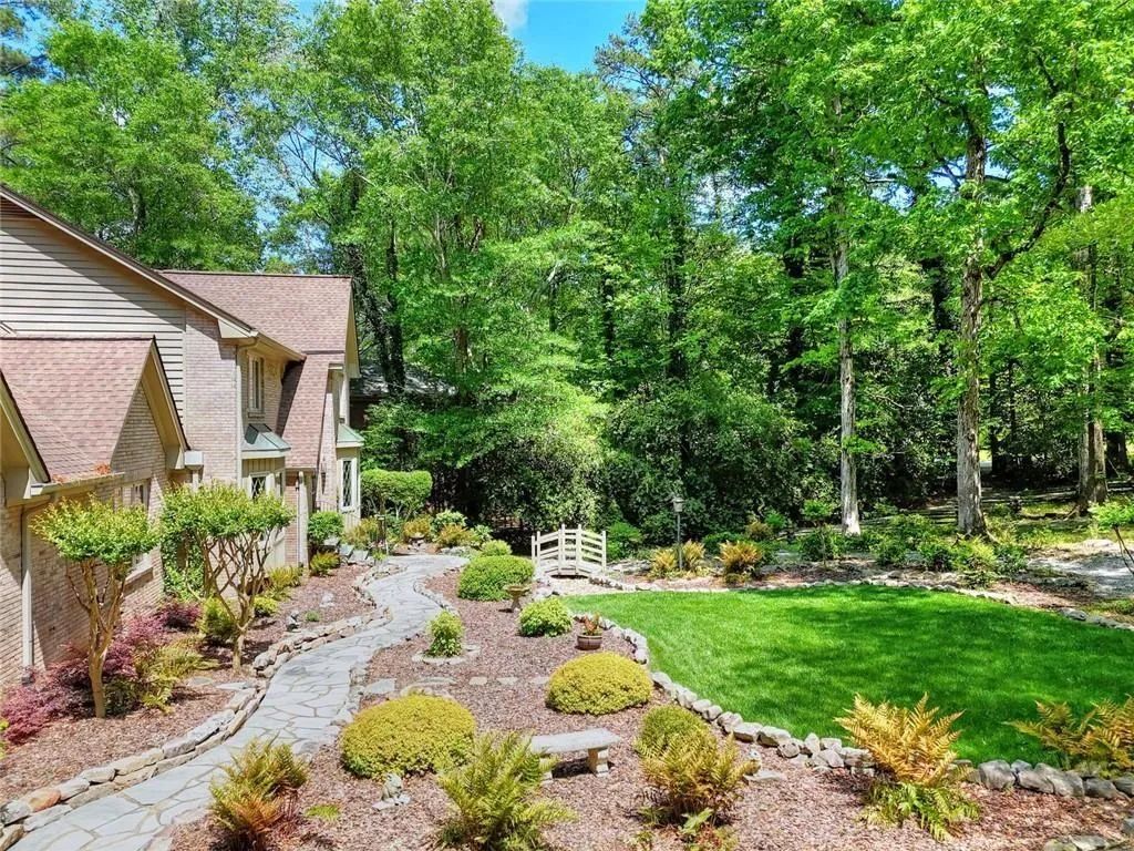 Lilburn, Georgia 30047, United States, 4 Bedrooms Bedrooms, ,5 BathroomsBathrooms,Residential,Pending,150709