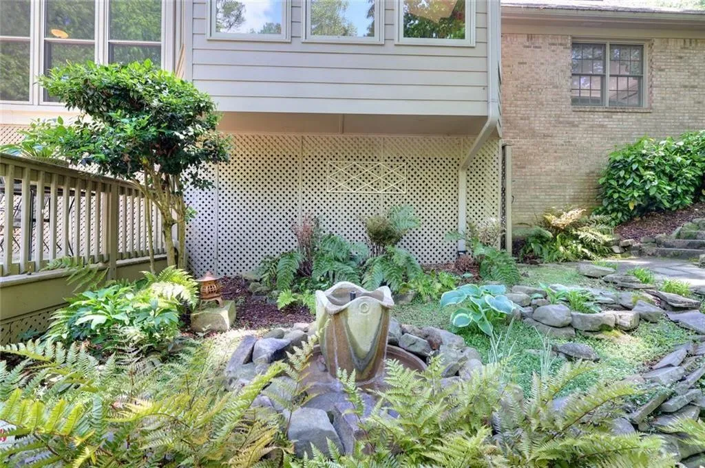 Lilburn, Georgia 30047, United States, 4 Bedrooms Bedrooms, ,5 BathroomsBathrooms,Residential,Pending,150709