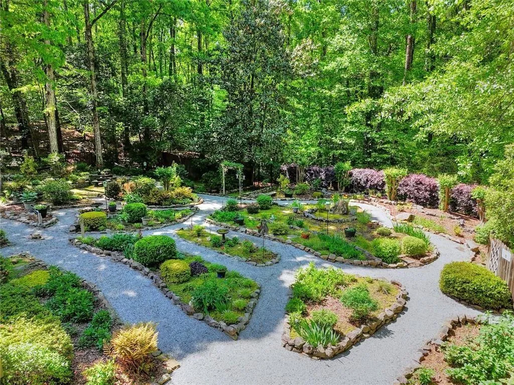 Lilburn, Georgia 30047, United States, 4 Bedrooms Bedrooms, ,5 BathroomsBathrooms,Residential,Pending,150709