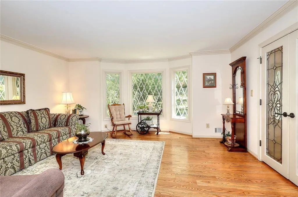 Lilburn, Georgia 30047, United States, 4 Bedrooms Bedrooms, ,5 BathroomsBathrooms,Residential,Pending,150709