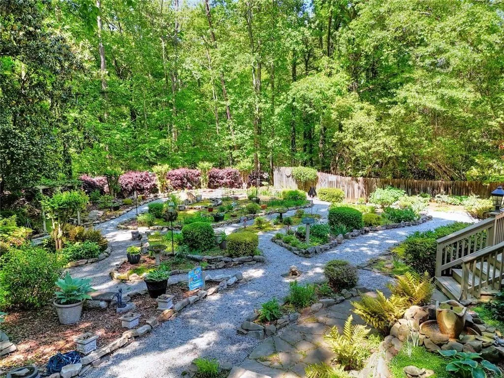 Lilburn, Georgia 30047, United States, 4 Bedrooms Bedrooms, ,5 BathroomsBathrooms,Residential,Pending,150709