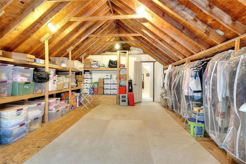 Lilburn, Georgia 30047, United States, 4 Bedrooms Bedrooms, ,5 BathroomsBathrooms,Residential,Pending,150709