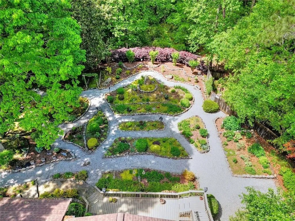 Lilburn, Georgia 30047, United States, 4 Bedrooms Bedrooms, ,5 BathroomsBathrooms,Residential,Pending,150709