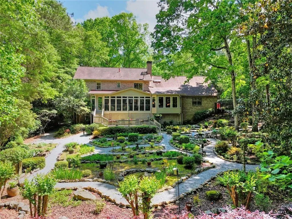 Lilburn, Georgia 30047, United States, 4 Bedrooms Bedrooms, ,5 BathroomsBathrooms,Residential,Pending,150709