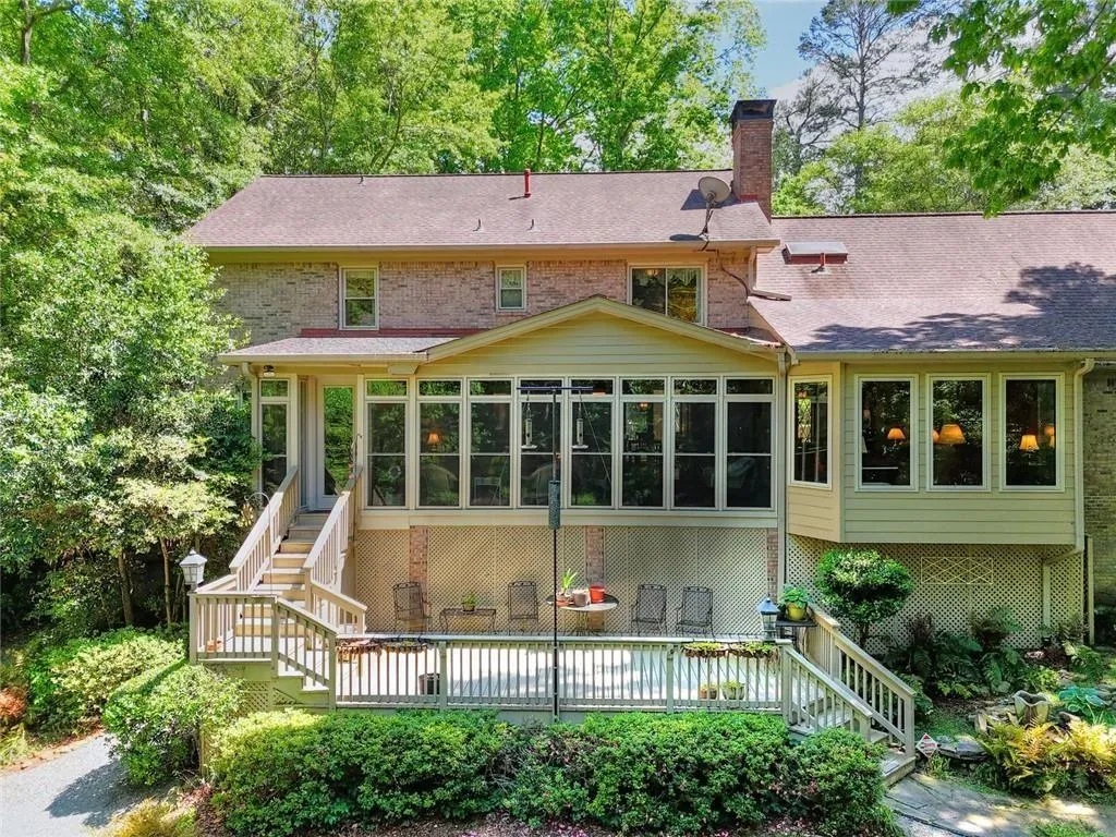 Lilburn, Georgia 30047, United States, 4 Bedrooms Bedrooms, ,5 BathroomsBathrooms,Residential,Pending,150709