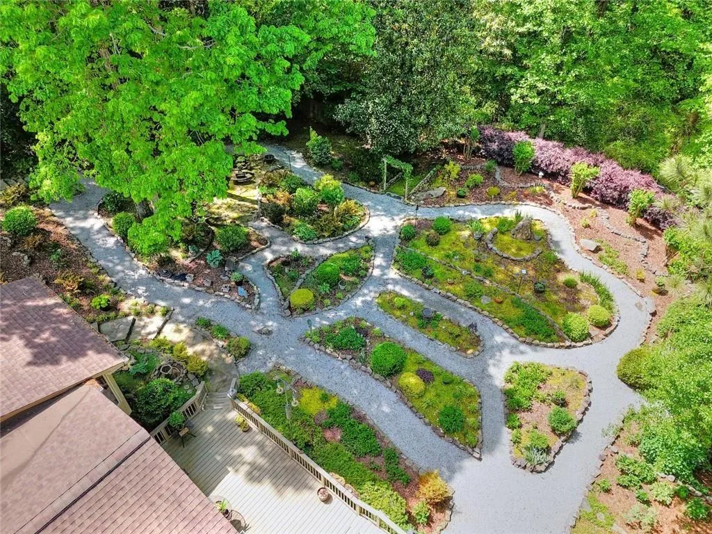 Lilburn, Georgia 30047, United States, 4 Bedrooms Bedrooms, ,5 BathroomsBathrooms,Residential,Pending,150709