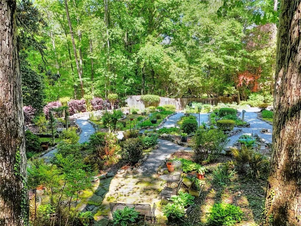 Lilburn, Georgia 30047, United States, 4 Bedrooms Bedrooms, ,5 BathroomsBathrooms,Residential,Pending,150709