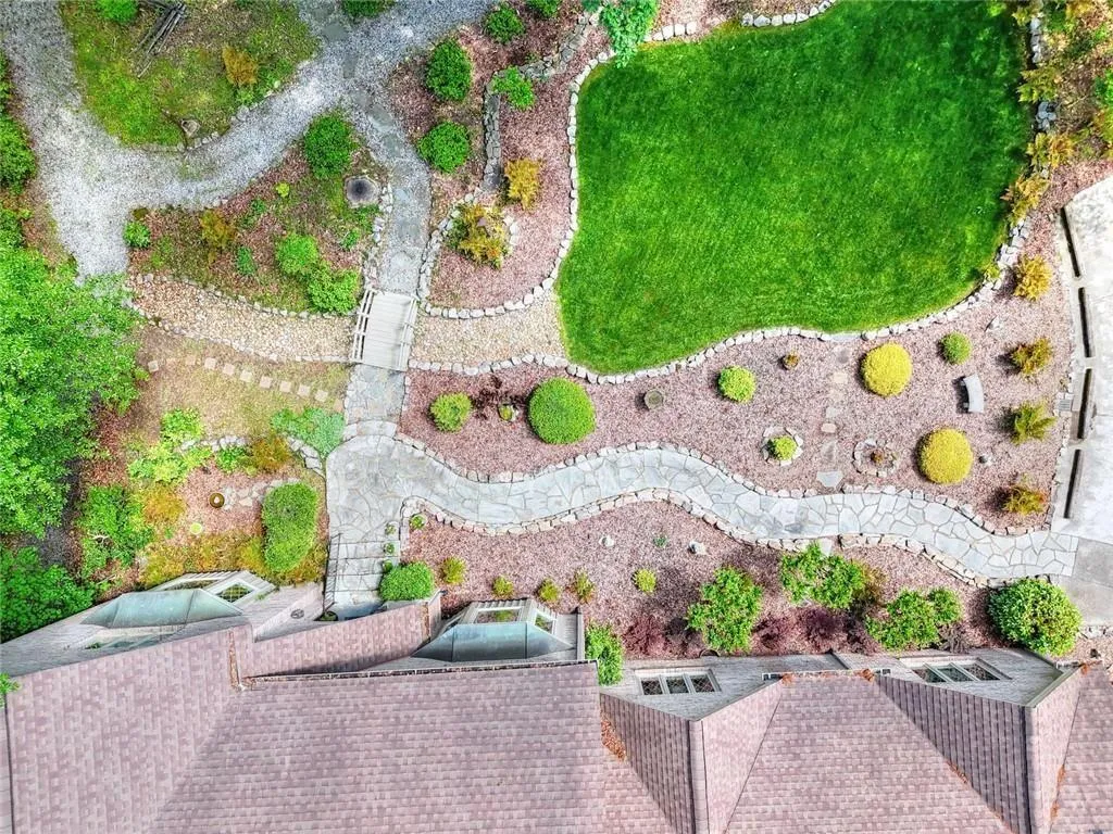 Lilburn, Georgia 30047, United States, 4 Bedrooms Bedrooms, ,5 BathroomsBathrooms,Residential,Pending,150709