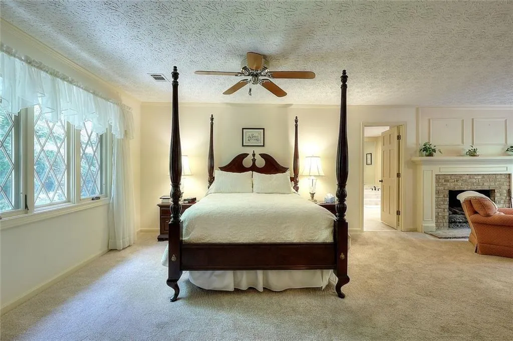 Lilburn, Georgia 30047, United States, 4 Bedrooms Bedrooms, ,5 BathroomsBathrooms,Residential,Pending,150709