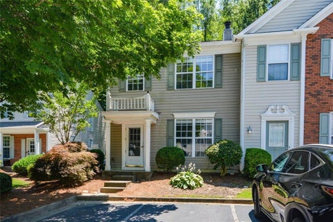Townhouse For Sale - 9155 Nesbit Ferry Road #82<br/> Alpharetta, GA 30022