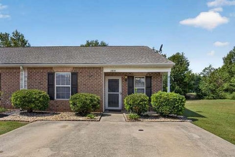 Homes For Sale - 1570 Louise Anderson Drive<br/> Griffin, GA 30224