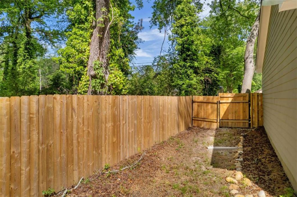 1660 Rose Garden Lane, Loganville, Georgia image 3