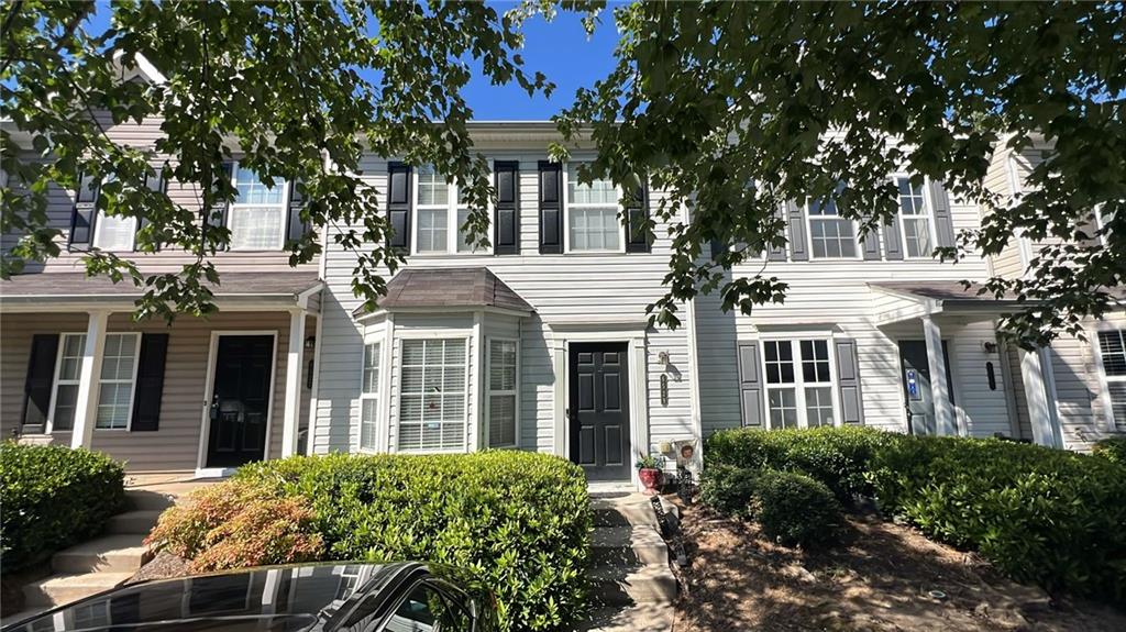 Run, don't walk to this perfect investment property located in the heart of Mableton. Just awaiting your personal touches to make this home an ideal income property or for first time homeowner. Priced to sell!