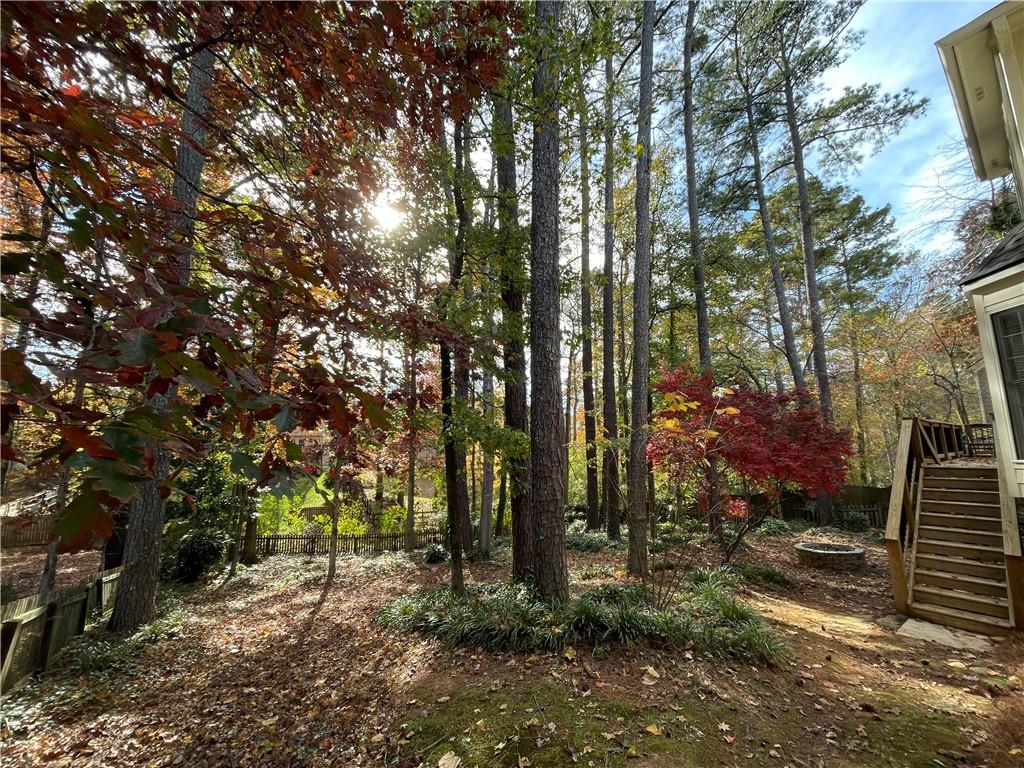 923 Grandview Way NW