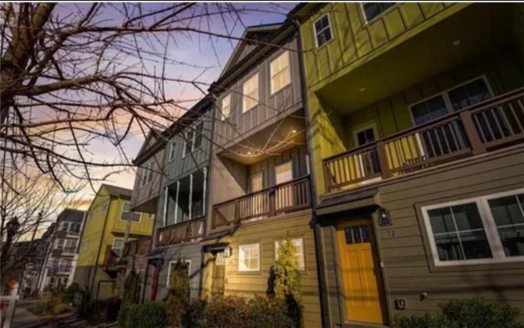 68 Adore Court SE