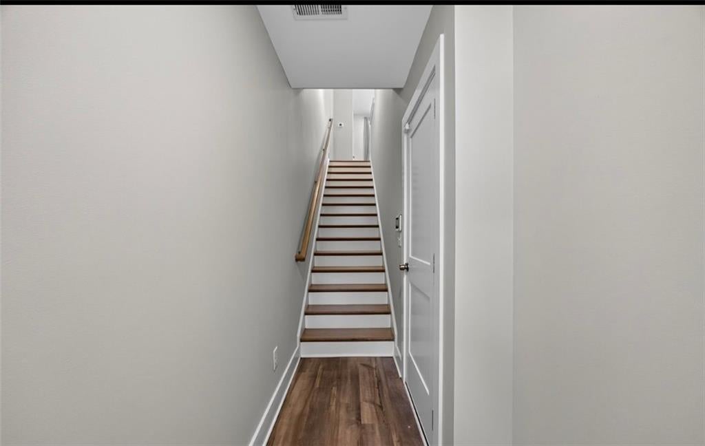 68 Adore Court SE