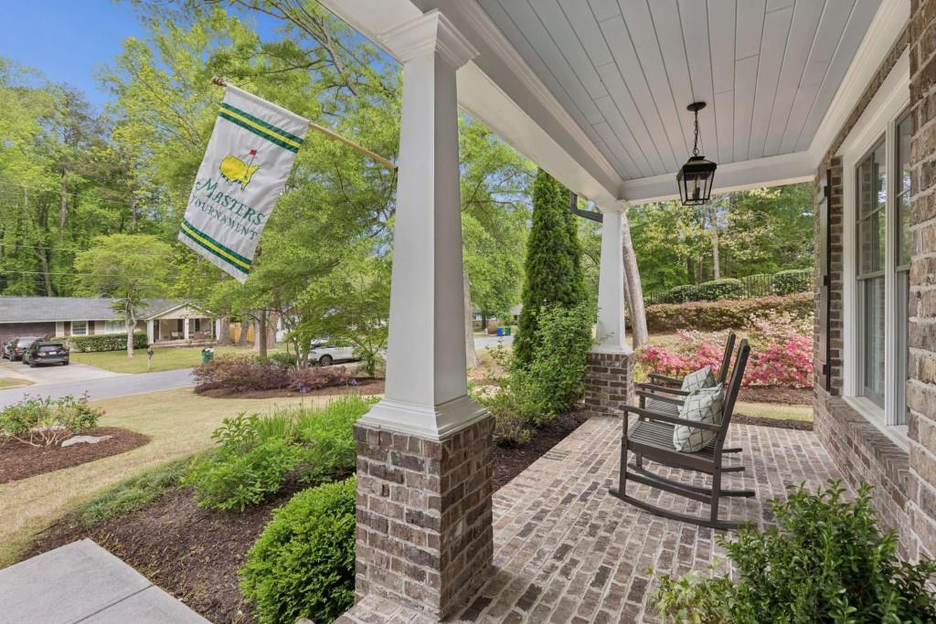 2715 S Bamby Lane NE