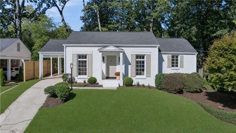 Photo of 1822 Walthall Drive NW, Atlanta, GA 30318 (MLS # 7853783)