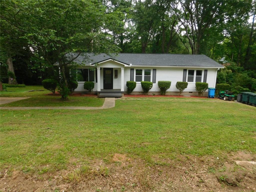 Charming Home on Expansive Lot!
Discover your dream retreat at 182 Troy, Commerce, Georgia 30529. This delightful 1,300 sq ft home is situated on a generous 0.7-acres , offering plenty of space for outdoor activities and future expansions.
Property Features:
Gorgeous Kitchen with brand new appliances included.
Brand new windows, giving it a fresh new look.
Enjoy a comfortable living area with abundant natural light and a cozy atmosphere, perfect for relaxing or entertaining.
The home boasts 3 bedrooms and 2 bathrooms, providing ample space for family and guests.
The large yard is perfect for gardening, play, or simply unwinding in nature.
Prime Location: Nestled in a peaceful neighborhood, yet conveniently close to local amenities, schools, and recreational areas.
Don’t miss this incredible opportunity to own a charming home with plenty of potential.
This property offers a prime opportunity in a city that is experiencing remarkable growth. The home features a charming design with ample living space, perfect for families or investors looking to capitalize on the area’s booming real estate market.