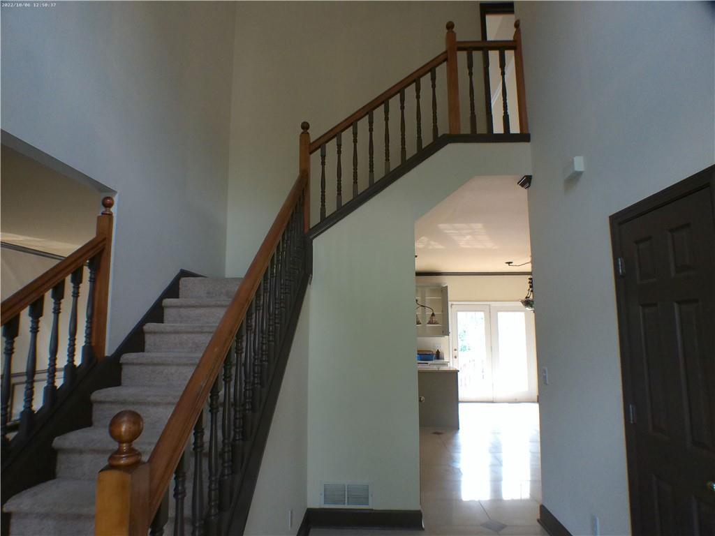 4576 Creek Forestt Trail, Lilburn, Georgia image 4