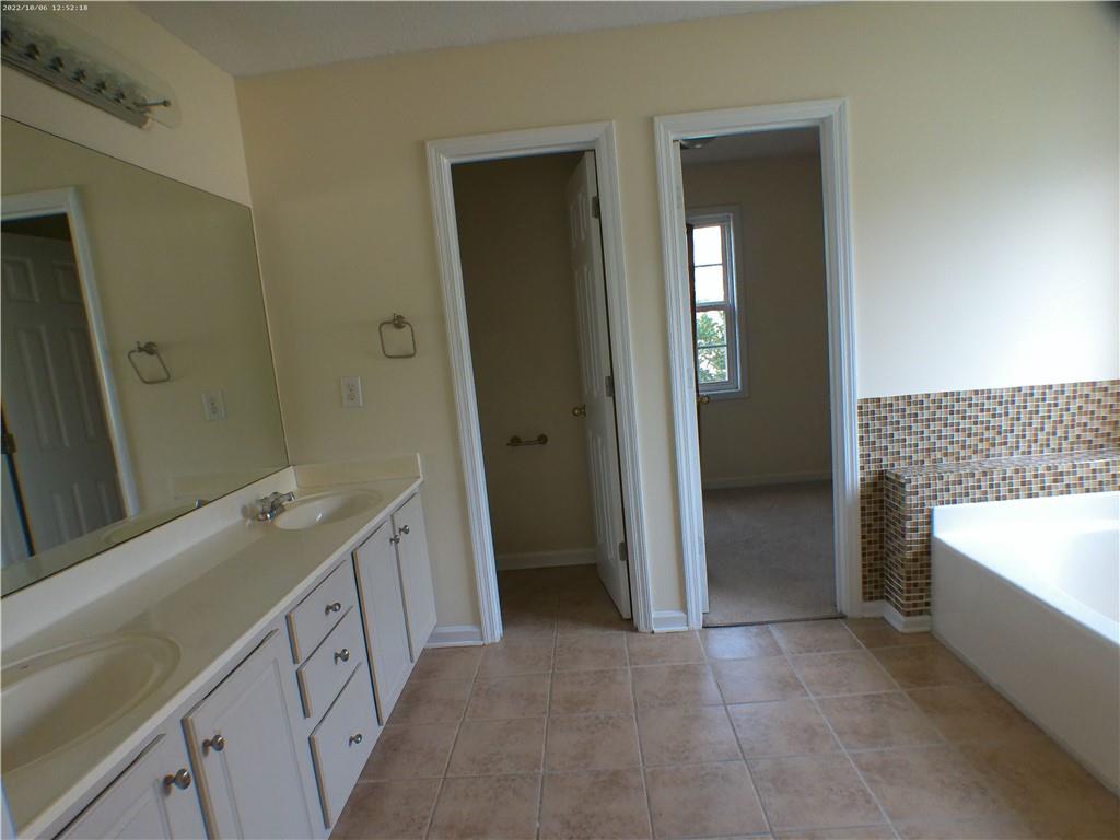 4576 Creek Forestt Trail, Lilburn, Georgia image 17