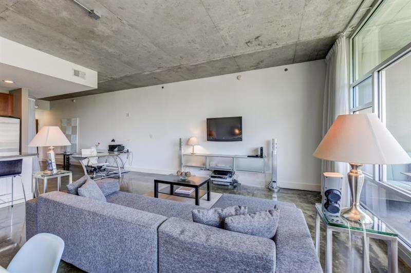 845 Spring Street 522