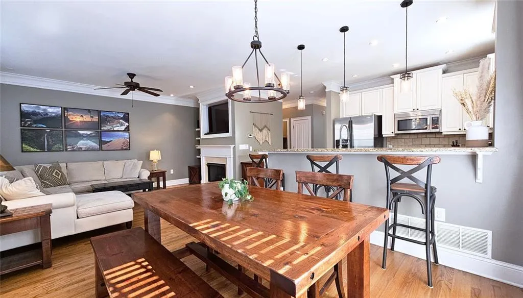 Atlanta, Georgia 30319, United States, 2 Bedrooms Bedrooms, ,3 BathroomsBathrooms,Residential,Active,88094