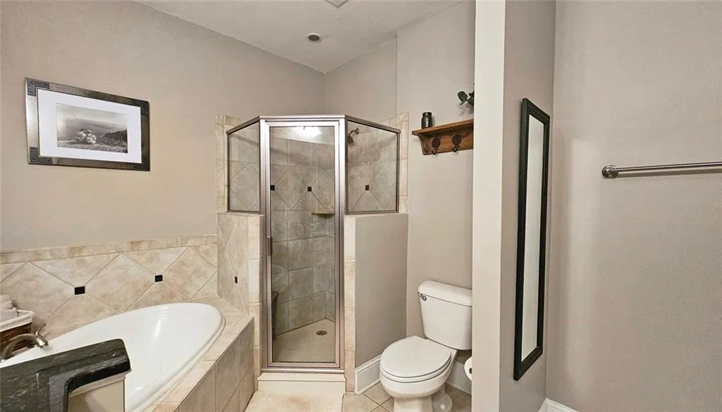 Atlanta, Georgia 30319, United States, 2 Bedrooms Bedrooms, ,3 BathroomsBathrooms,Residential,Active,88094