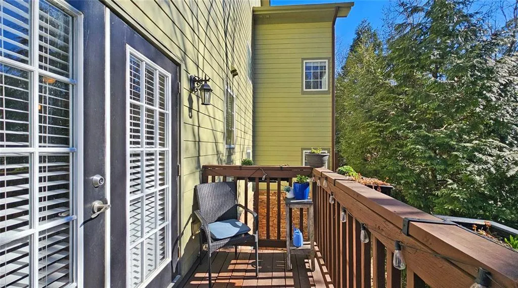 Atlanta, Georgia 30319, United States, 2 Bedrooms Bedrooms, ,3 BathroomsBathrooms,Residential,Active,88094