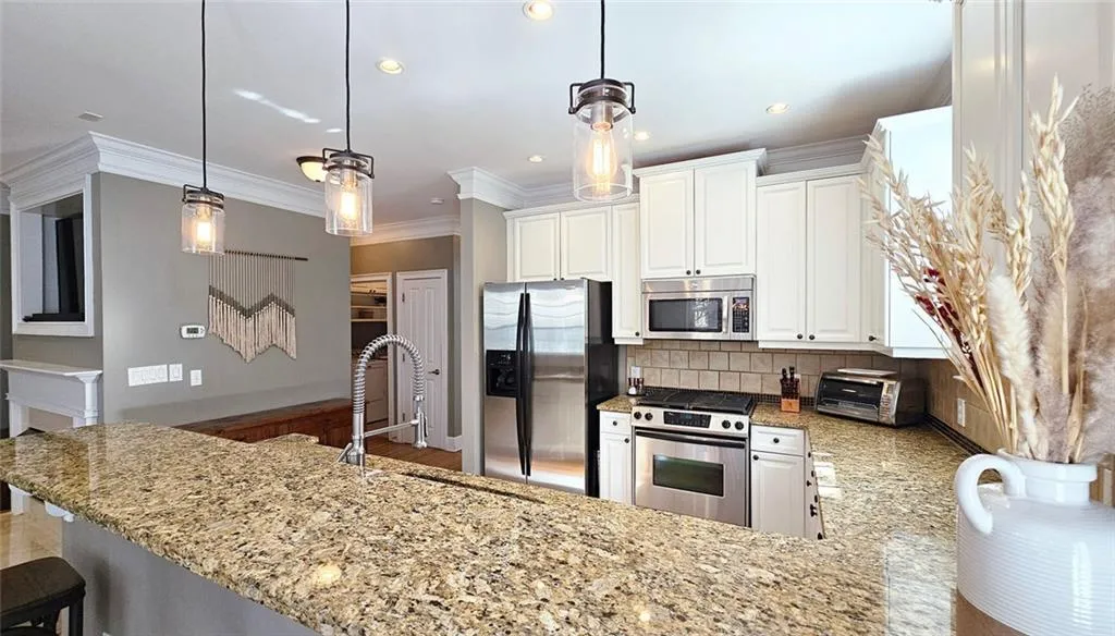 Atlanta, Georgia 30319, United States, 2 Bedrooms Bedrooms, ,3 BathroomsBathrooms,Residential,Active,88094