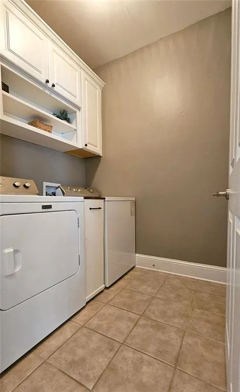 Atlanta, Georgia 30319, United States, 2 Bedrooms Bedrooms, ,3 BathroomsBathrooms,Residential,Active,88094