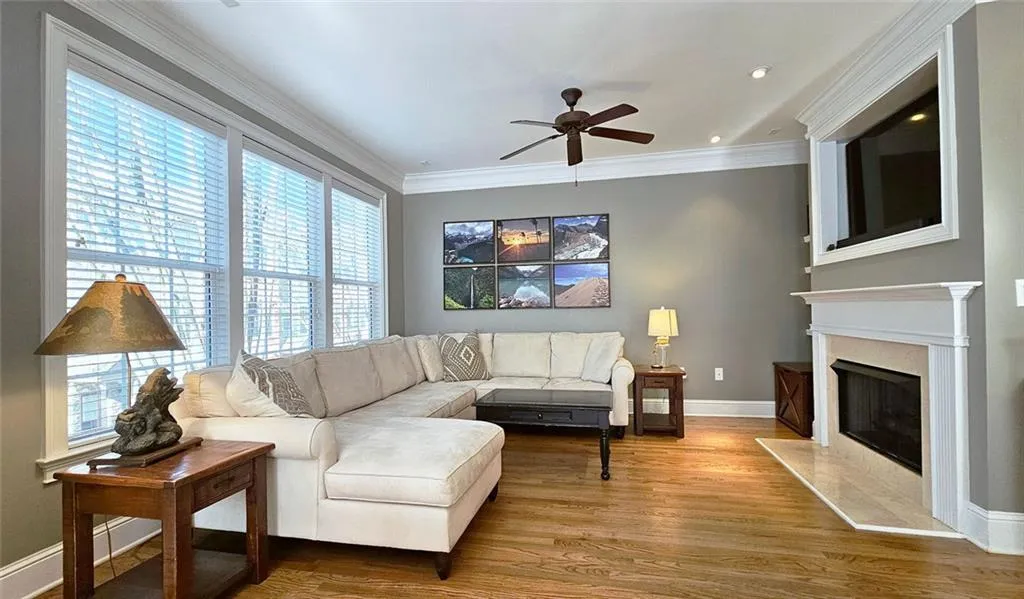 Atlanta, Georgia 30319, United States, 2 Bedrooms Bedrooms, ,3 BathroomsBathrooms,Residential,Active,88094