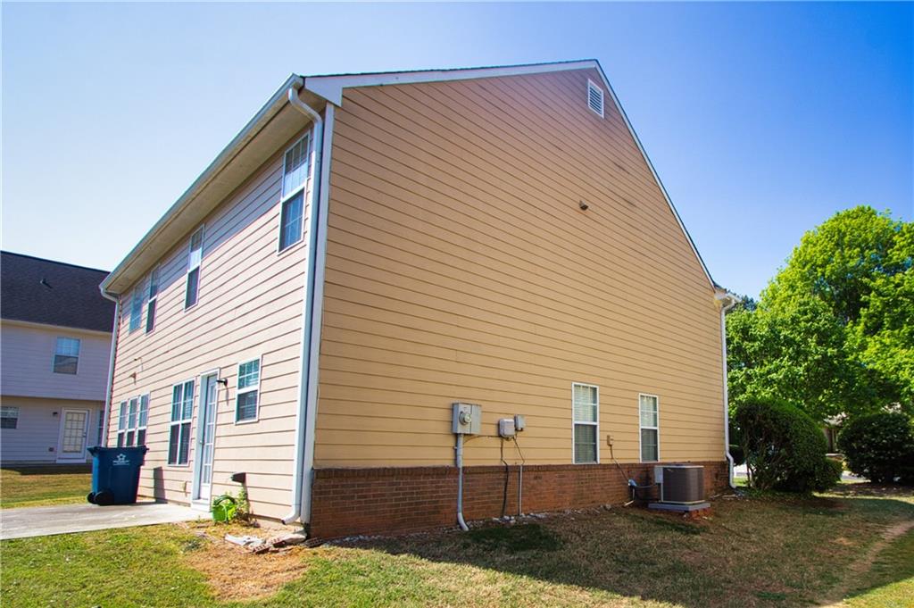 3292 Shady Valley Court