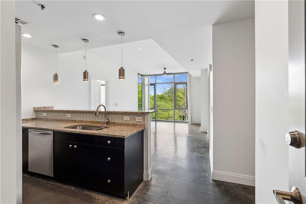 905 Juniper Street NE 502