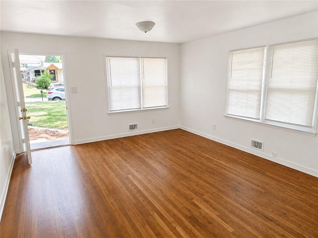 1962 Pine Oak Drive SW