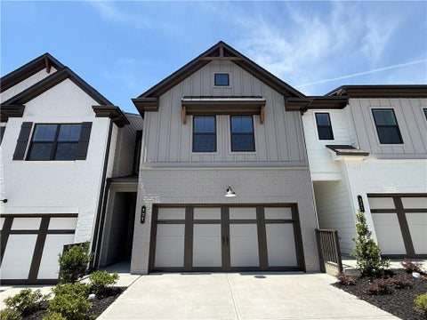 Townhouse For Sale - 325 Brook Landing Circle<br/> Auburn, GA 30011